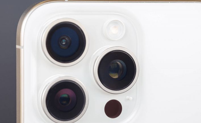 تكنولوجيا: LG هي المورد الأول لكاميرة telephoto في هواتف iPhone 16 Pro