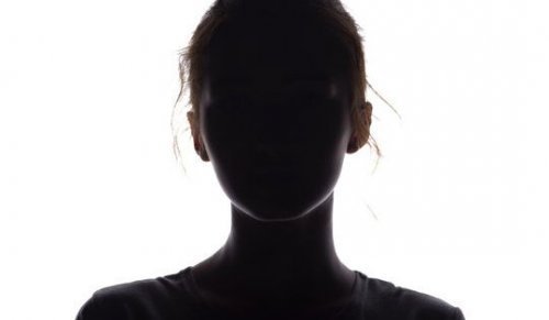 فنانة مصرية شهيرة صرخت بشكل هستيري بعدما تحول مشهد معاشرتها إلى حقيقة؟ .. لن تصدق من تكون ومن الفاعل؟