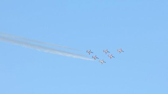 إثارة وحماس فى انطلاق العرض الجوى بسماء العلمين .. صور