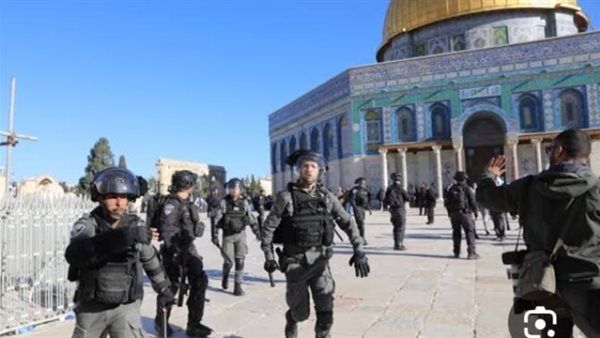 مستعمرون يقتحمون المسجد الاقصى ويؤدون صلوات تلمودية