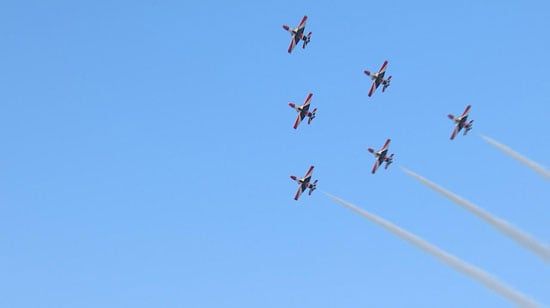 إثارة وحماس فى انطلاق العرض الجوى بسماء العلمين .. صور