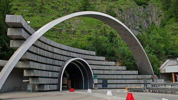 إغلاق نفق مون بلان لأعمال تجديد