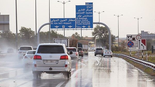 أمطار على مناطق متفرقة في مدينة العين