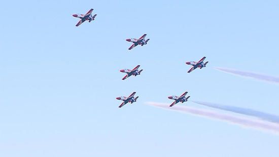 إثارة وحماس فى انطلاق العرض الجوى بسماء العلمين .. صور