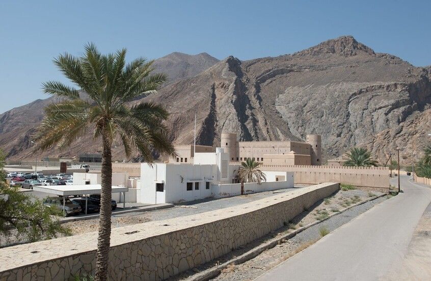 الخليج اليوم .. سلطنة عمان.. رحلة جبلية تنتهي بوفاة مواطن و3 أشخاص من جنسيات عربية (فيديو)