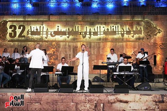 مدحت صالح يقدم موهبة غنائية بحفل مهرجان القلعة