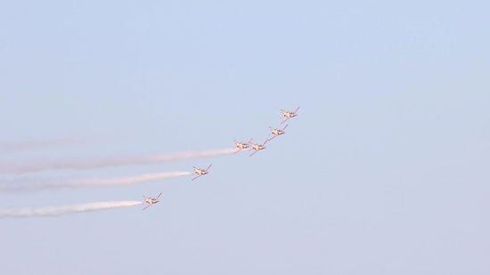 إثارة وحماس فى انطلاق العرض الجوى بسماء العلمين .. صور