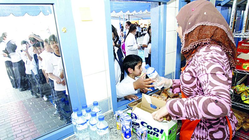 الامارات | مدارس خاصة تحدد أطعمة محظورة داخل «المقاصف»   