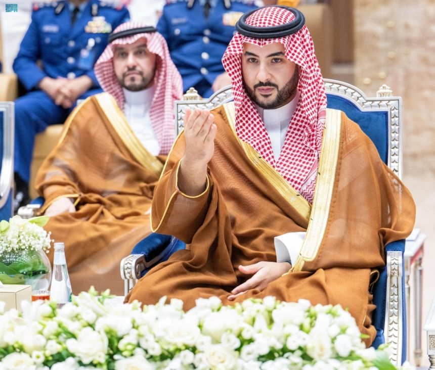 وزير الدفاع يرعى حفل تخريج الدفعة 104 من طلبة كلية الملك فيصل الجوية