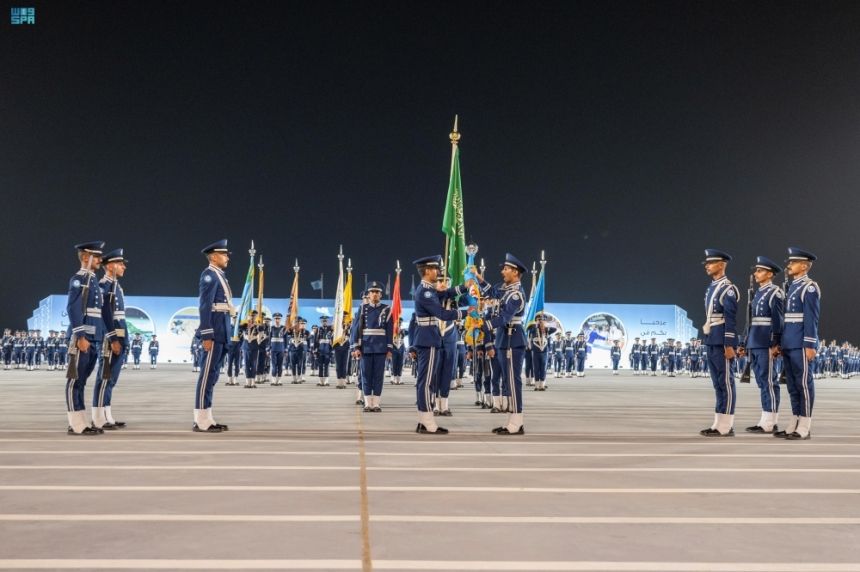 وزير الدفاع يرعى حفل تخريج الدفعة 104 من طلبة كلية الملك فيصل الجوية