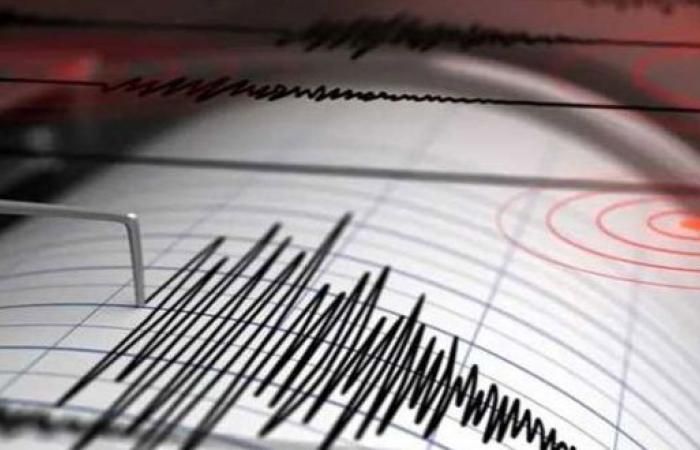 هزة أرضية بقوة 4.9 درجات تضرب سواحل “فانواتو” بالمحيط الهادئ