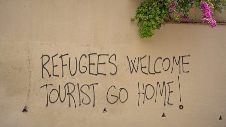 الأوروبيون لـ "السياح الأجانب": لا نريدكم.. عودوا إلى دياركم!