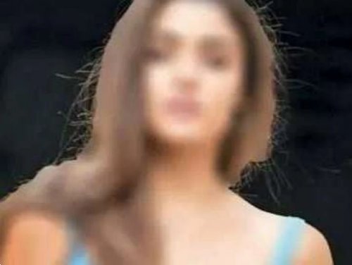 فنانة مصرية شابة تفقد عقلها وتعاشر 3 شباب فـي ليلة واحدة وبعد التحقيق معها أعترفت للعلن بـ السبب الذي يخجل منـه أبليس