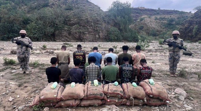 السعودية | “الأمن” يُطيح بـ 17 مهرّباً للمخدرات