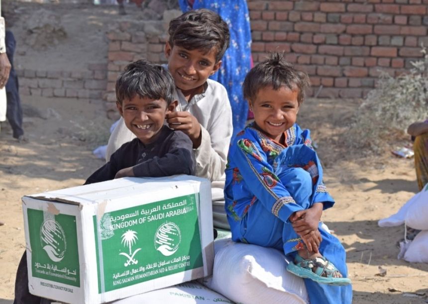 مساعدات طبية وغذائية.. مركز الملك سلمان يواصل أعماله الإنسانية في 3 دول