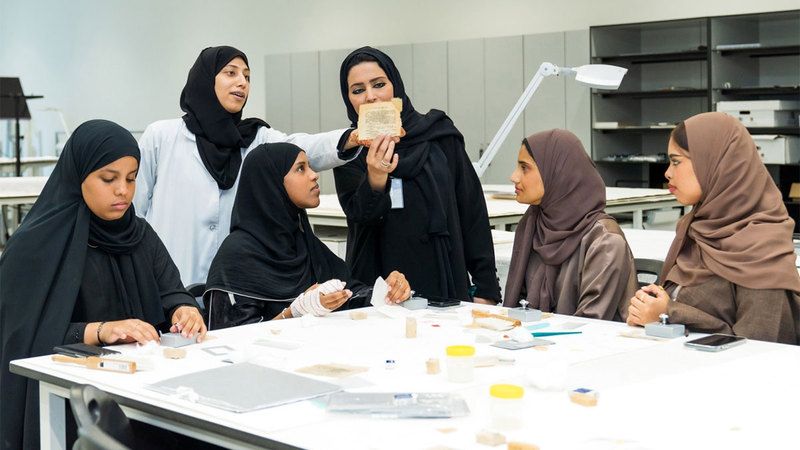 الامارات | 140 مشاركاً استفادوا من ورش «الأرشيف» لحفظ الوثائق وترميمها