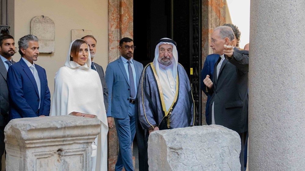 حاكم الشارقة يزور مكتبة الأمبروزيانا الإيطالية في ميلانو