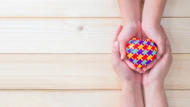 الامارات | سلوك شائع قد يكشف احتمال إصابة الفتيات بالتوحد