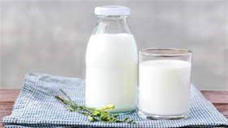 ماذا يحدث لجسمك عند شرب الحليب على معدة فارغة؟.. مفاجأة