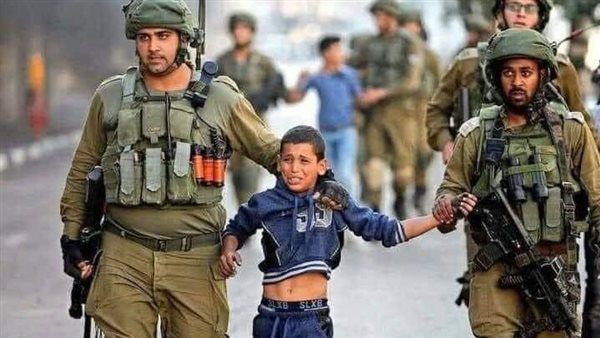 قوات الاحتلال تستخدم الفلسطينيين دروعا بشرية بمخيم جنين