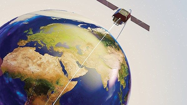 «نوابغ فضاء العرب» يشاركون في تطوير «القمر العربي 813»