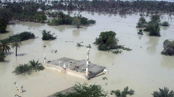 باكستان: تأخيرات في الرحلات الجوية بسبب إعصار «اسنا»