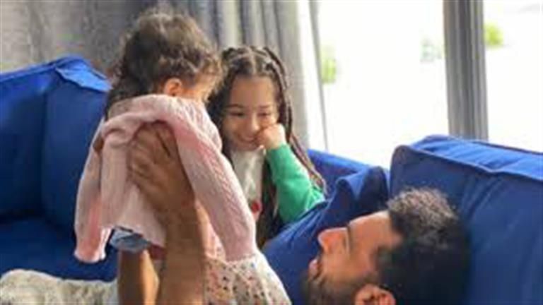 محمد صلاح: "أطفالي أصبحوا من سكان ليفربول.. ولغتهم تغيرت"