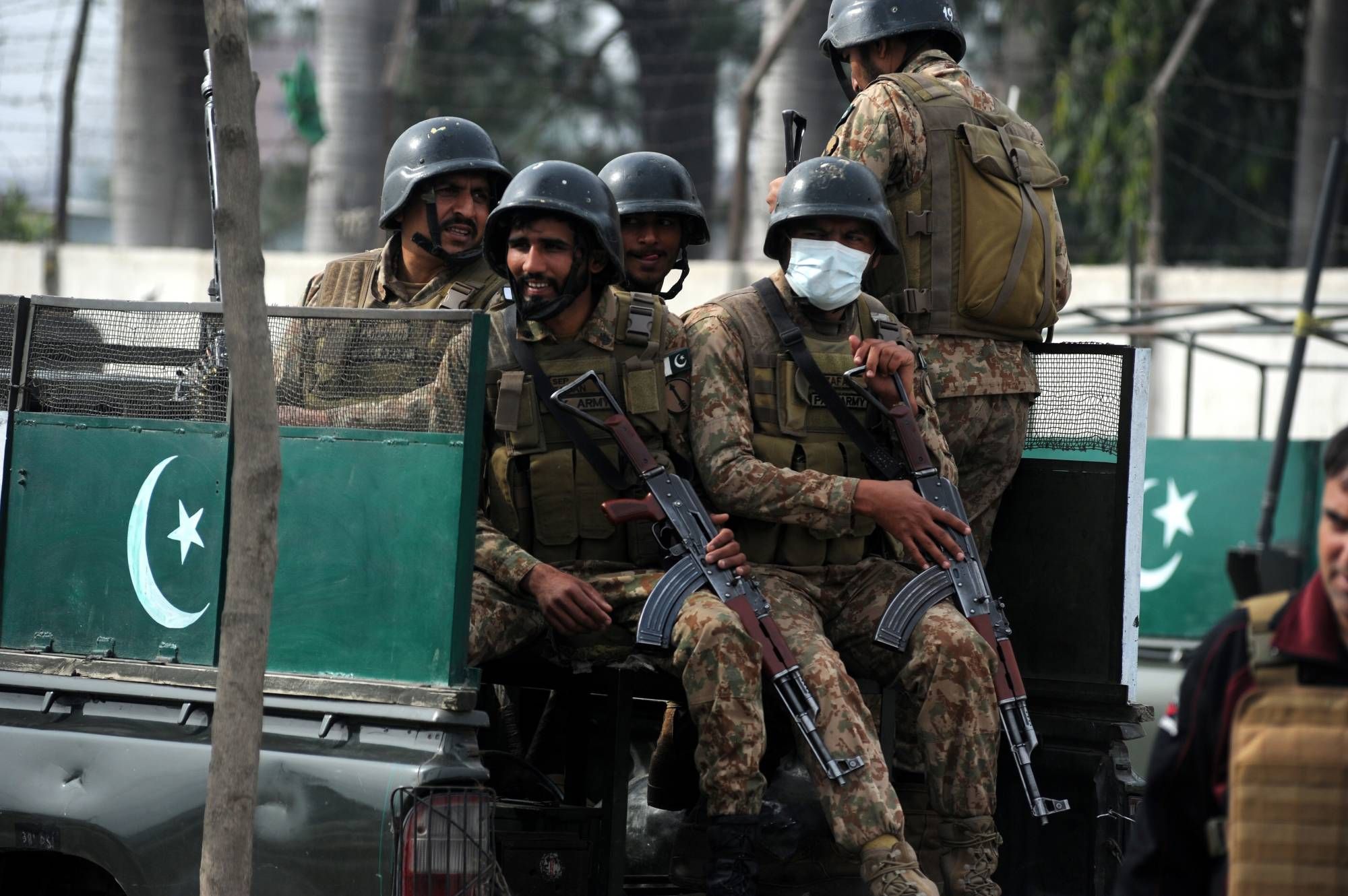 القضاء على 12 إرهابياً في عملية أمنية شمال غرب باكستان