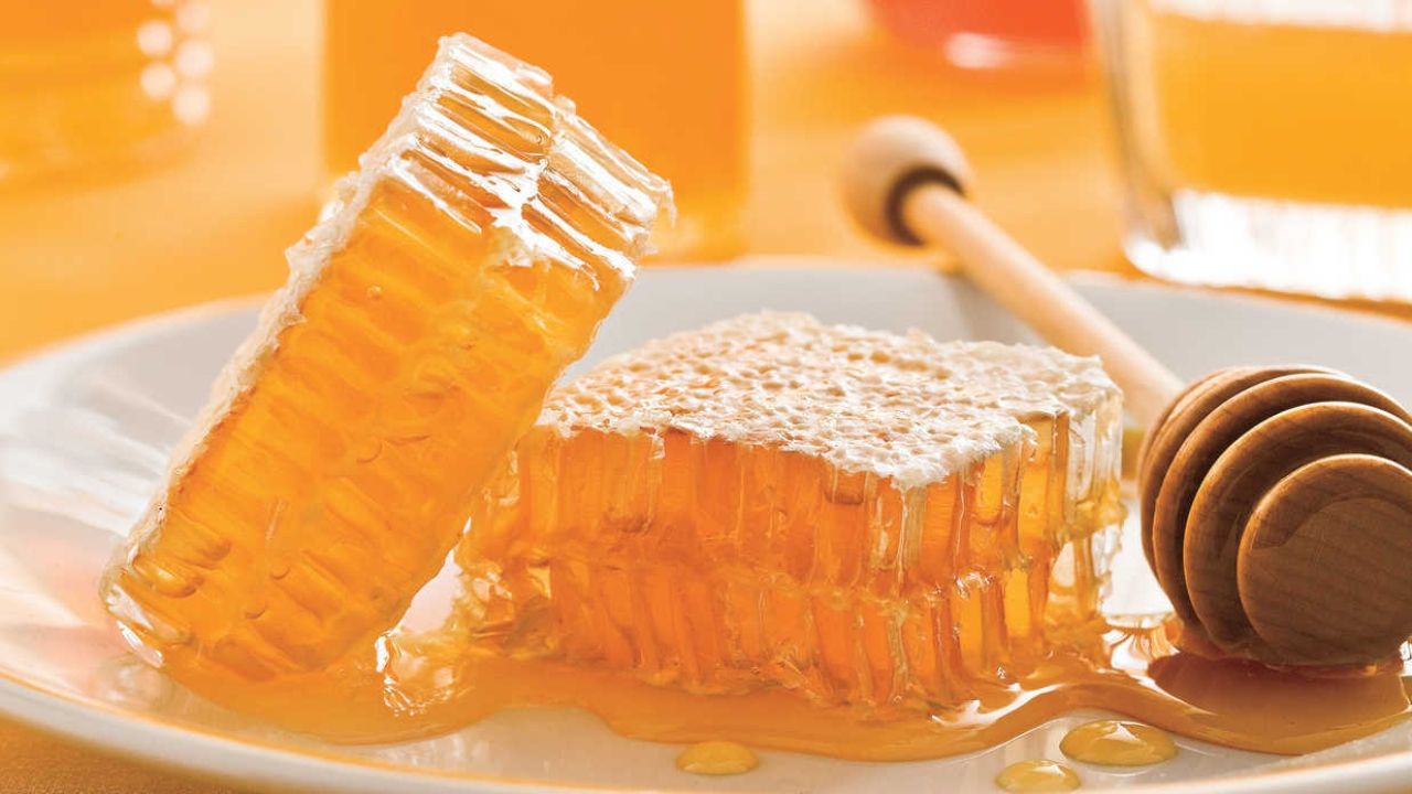 هل شمع العسل مفيد للبشرة تعرفي على فوائده وطرق استخدامه