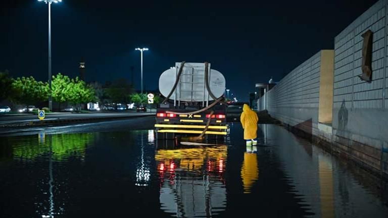 10 صور وفيديوهات ترصد السيول التي اجتاحت المدينة المنورة