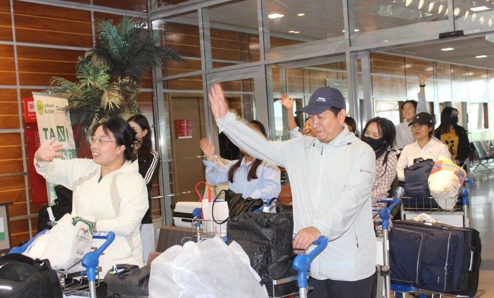 800 معلم صيني والبداية بـ6 مناطق