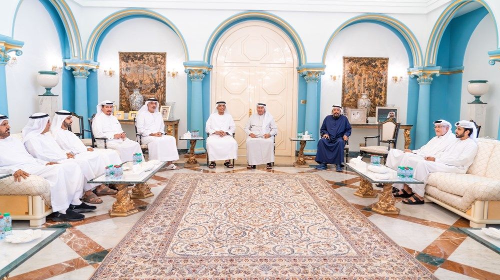 سعود بن صقر يعزي في وفاة موزة محمد الموسى