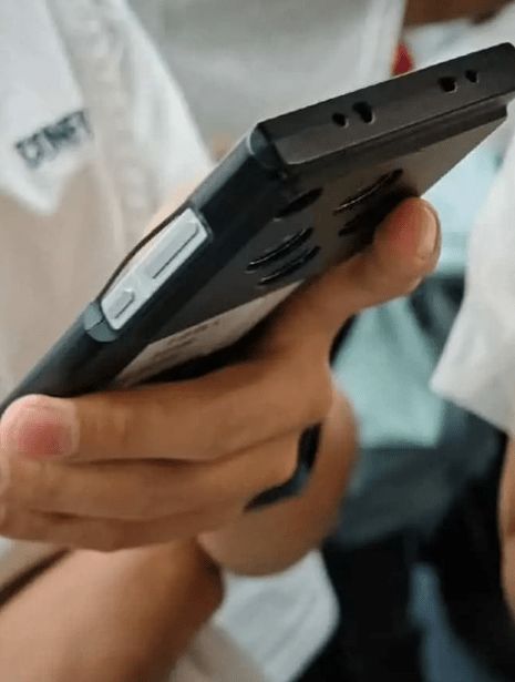 تكنولوجيا: صور حية لهاتف Oppo المرتقب Oppo Find X8