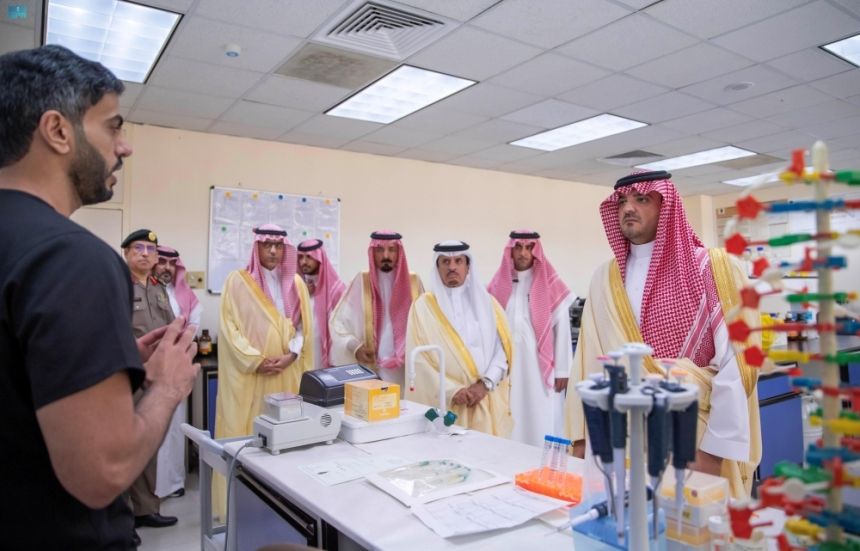 وزير الداخلية يزور كلية الملك فهد الأمنية ويتابع سير العمل فيها
