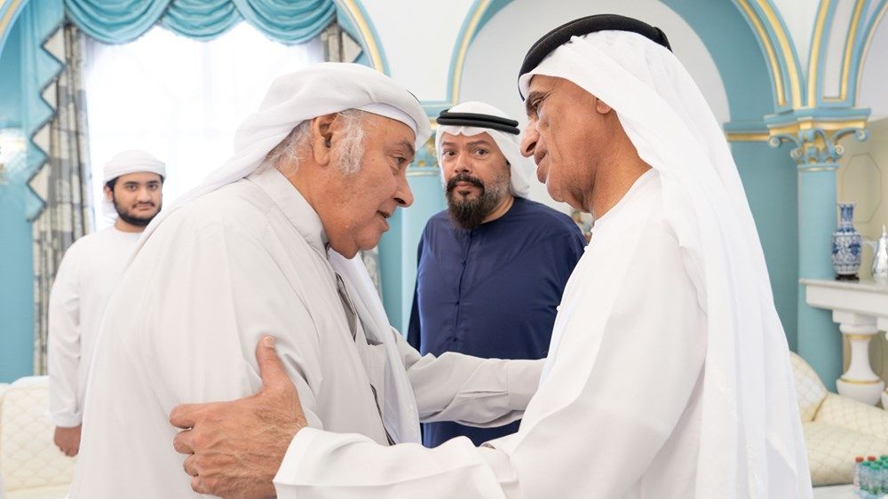 سعود بن صقر يعزي في وفاة موزة محمد الموسى