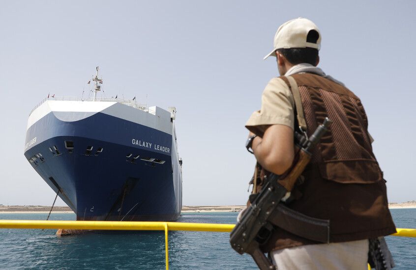 الخليج اليوم .. الحوثيون: استهدفنا سفينة "GROTON" في خليج عدن للمرة الثانية في هذا الشهر وأصبناها بشكل دقيق ومباشر