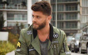 خاص - ربيع بارود يكشف سر أغنيته " الحب عم يربح " والفيديو الذي ظهر فيه مع إحدى معجباته