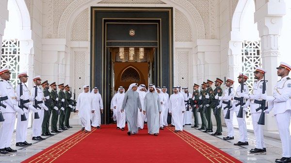 محمد بن راشد يطلع على نتائج مشروع تطوير المنظومة الاقتصادية والاستثمارية في الدولة