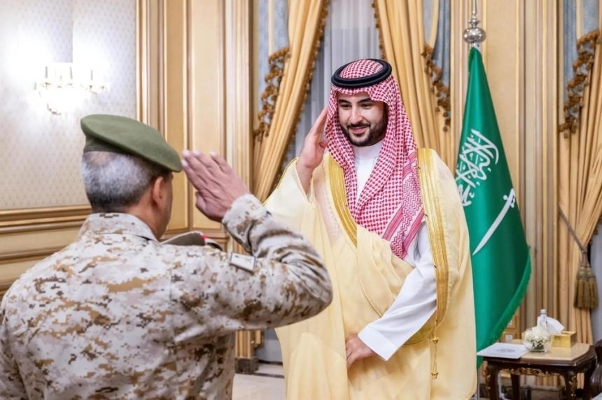 بمناسبة صدور الأمر الملكي.. وزير الدفاع يقلد أصحاب المعالي رتبهم الجديدة