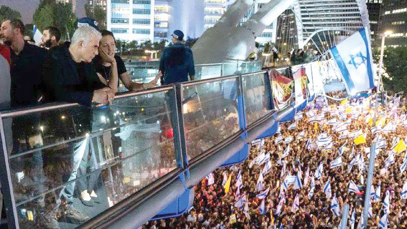 خريف الغضب يجتاح إسرائيل.. ومئات الآلآف يطالبون بوقف الحرب