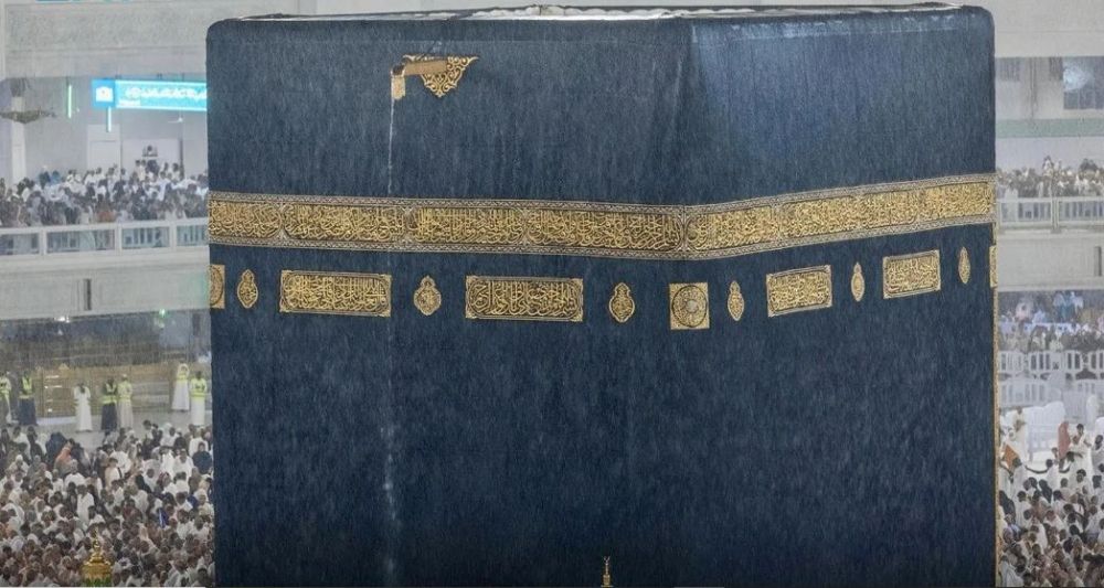 شاهد | وسط دعوات الطائفين.. هطول أمطار غزيرة على الحرم المكي