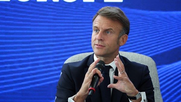 ماكرون يواصل اجتماعاته لاختيار رئيس وزراء جديد