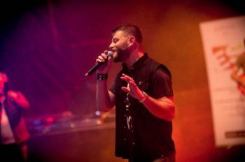 خاص - ربيع بارود يكشف سر أغنيته " الحب عم يربح " والفيديو الذي ظهر فيه مع إحدى معجباته