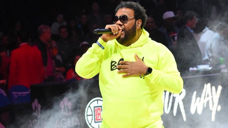 الامارات | وفاة مغني راب أميركي بعد سقوطه على المسرح