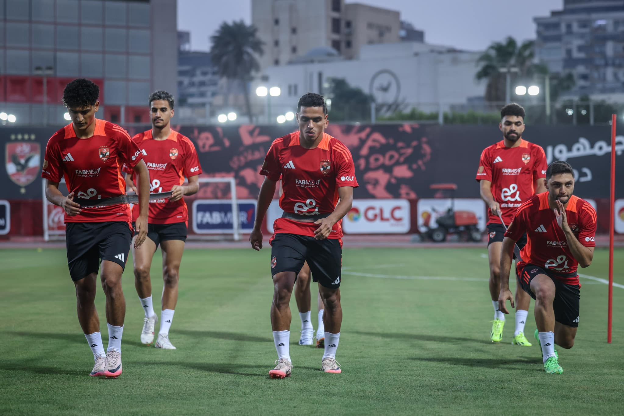 تيشيرت الأهلي الجديد يجذب الأنظار في بداية الاستعداد للموسم المقبل.. صور