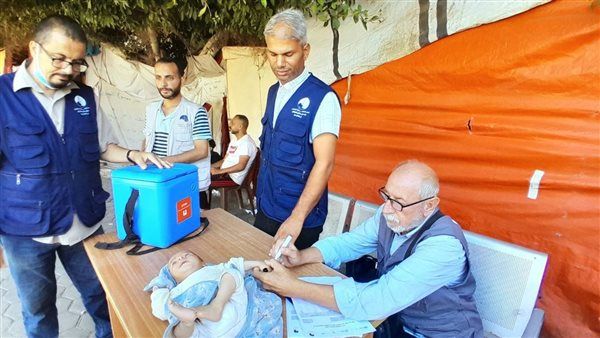 استمرار حملة التطعيم الطارئة ضد شلل الأطفال بالمحافظة الوسطى لليوم الثالث.. صور
