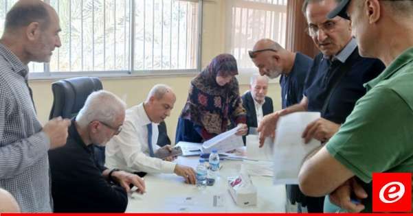 اللواء خير أشرف على تسليم شيكات للمتضررين من استهداف العدو لمبنى في حارة حريك