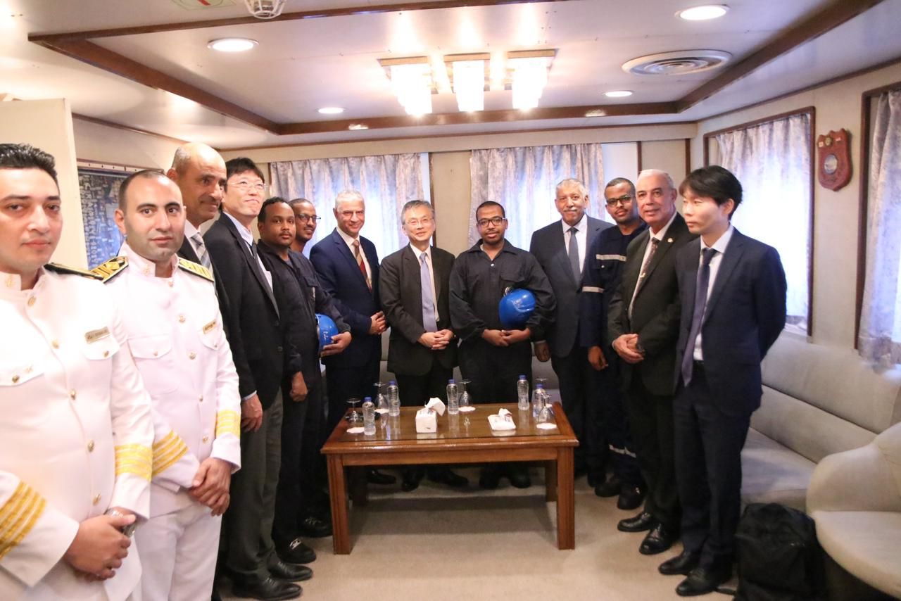 حرصا من اليابان على التعاون مع الدول الافريقية السفير أوكا هيروشى يزور السفينة "عايدة ٤"