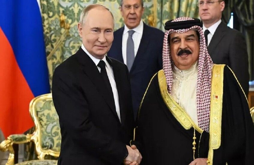 الخليج اليوم .. سفير البحرين: وجهنا دعوة رسمية للرئيس بوتين لزيارة بلادنا