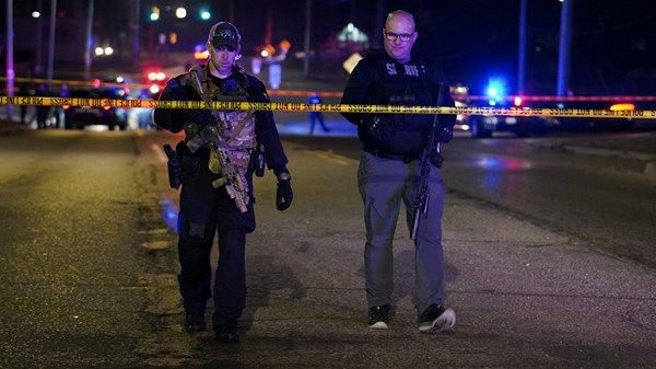 4 قتلى بالرصاص داخل قطار في شيكاغو